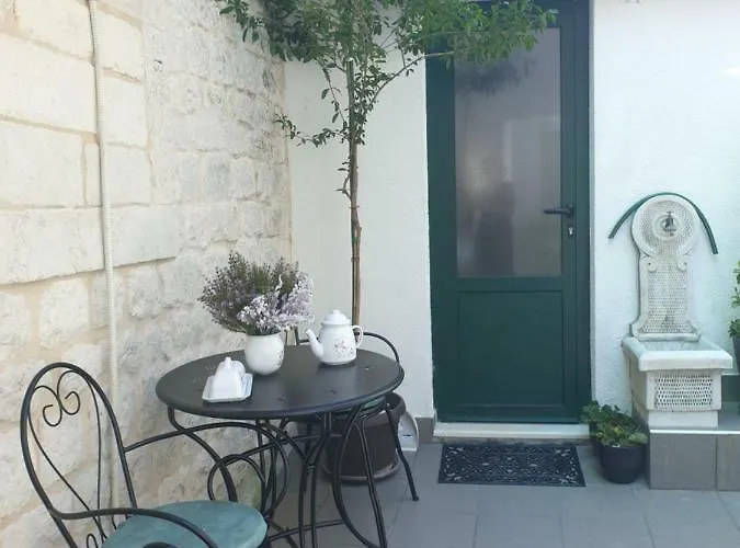 بيت ضيافة Lemon Tree سيغيت دونيي